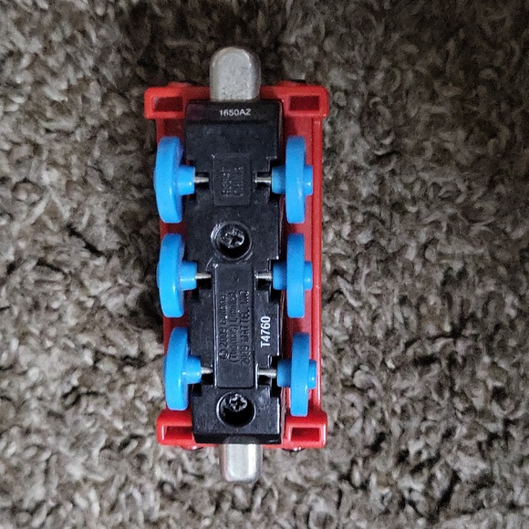 Thomas And Friends, Thomas Tank Engine F02A, Metal Diecast, 2012 R8847. - Picture 4 of 5